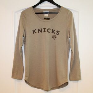 New York Knicks T-shirt (women’s M)